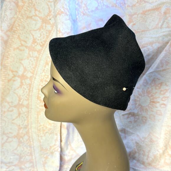 Henry Pollak Glenover avante garde black wool hat (1940s) - Picture 1 of 6